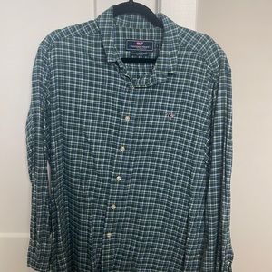 Green 100% cotton Vineyard Vines Button down shirt. Size Large. Worn once